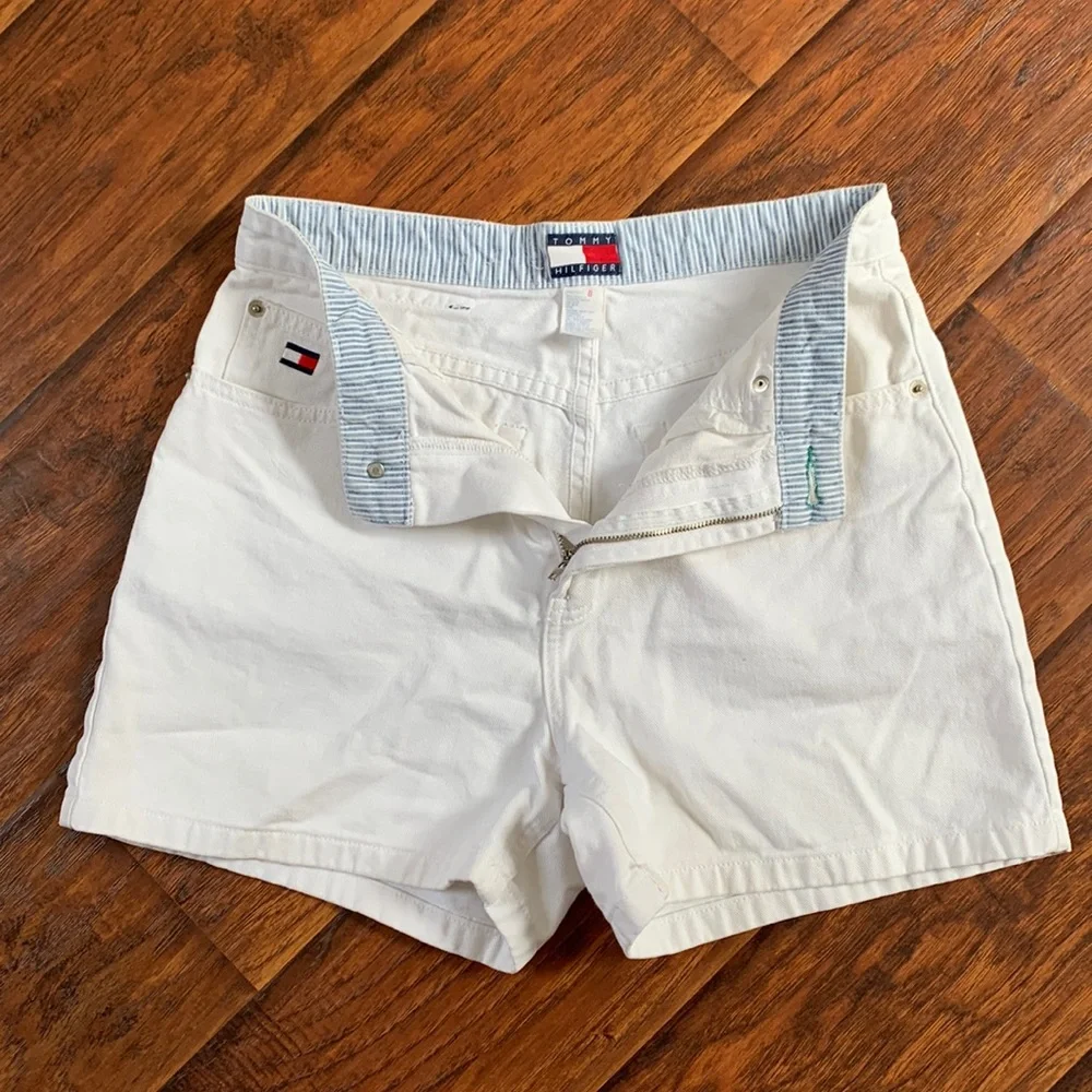 VTG TOMMY HILFIGER High Waist White Denim Shorts Classic Logo Flag Patch